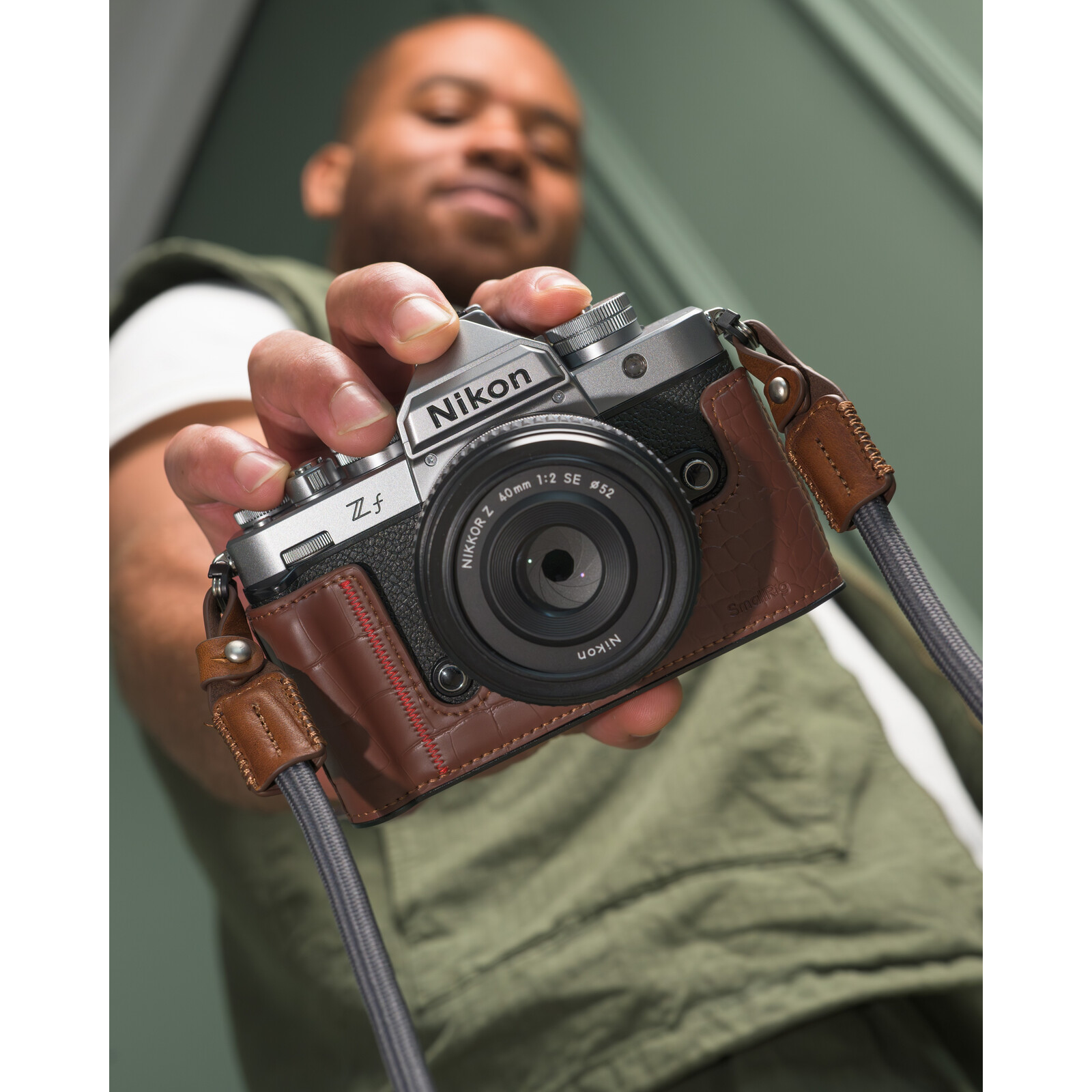 Nikon Z f (Silver) Body + promo Case - Imagen 5